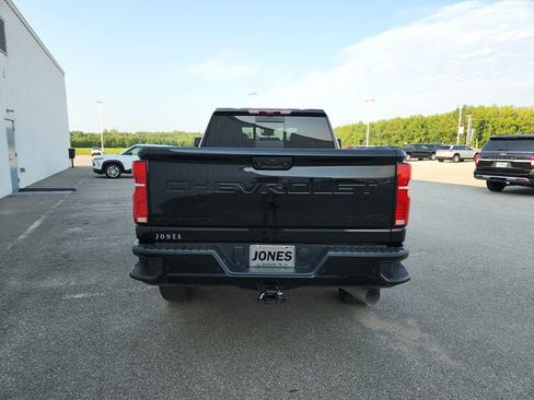 Used 2025 Chevrolet Silverado 2500 High Country w/ Midnight Edition AWD/4WD image 8