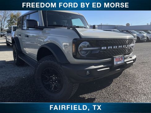 New 2025 Ford Bronco Outer Banks w/ Sasquatch Package image 1