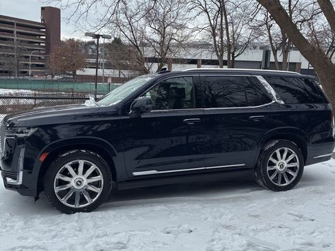 Used 2024 Cadillac Escalade Premium Luxury Platinum image 4