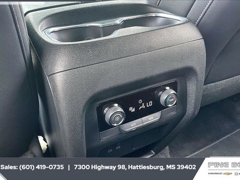 Used 2026 Chevrolet Traverse LT FWD image 25