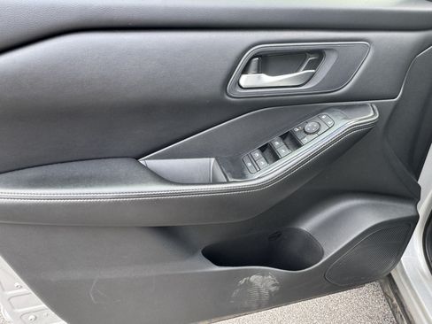 Used 2024 Nissan Rogue SV AWD/4WD image 11