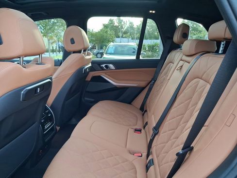 Used 2025 BMW X5 sDrive40i w/ M Sport Package image 9