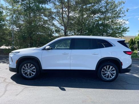 Used 2026 Buick Enclave Preferred FWD image 2