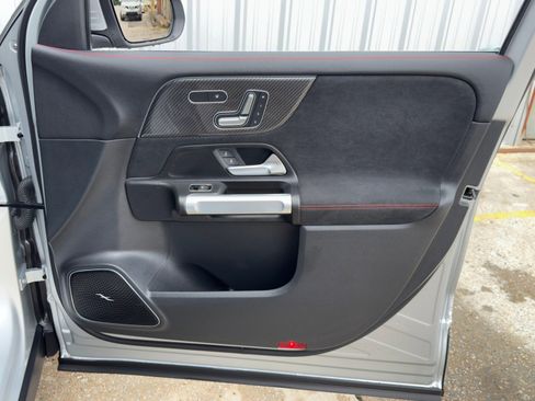 Used 2024 Mercedes-Benz GLB 35 AMG 4MATIC image 54