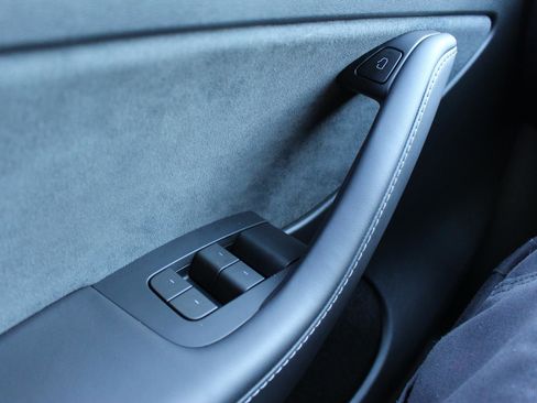 Used 2024 Tesla Model Y Long Range image 24