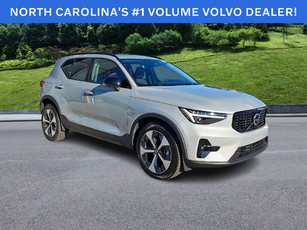 Certified 2026 Volvo XC40 B5 Plus AWD/4WD image 1