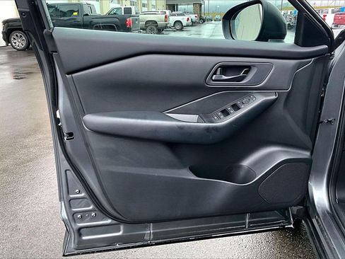 Used 2024 Nissan Rogue S image 23