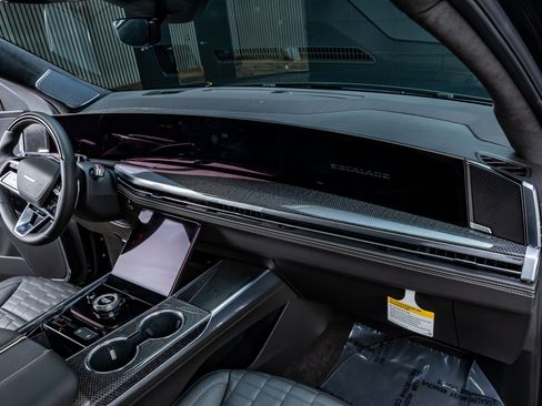 Used 2026 Cadillac Escalade V image 18