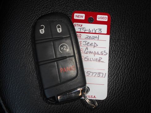 Certified 2024 Jeep Compass Limited w/ Sun and Sound Group image 9