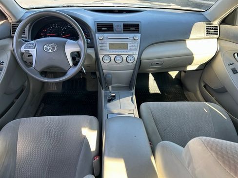 Used 2011 Toyota Camry LE image 25