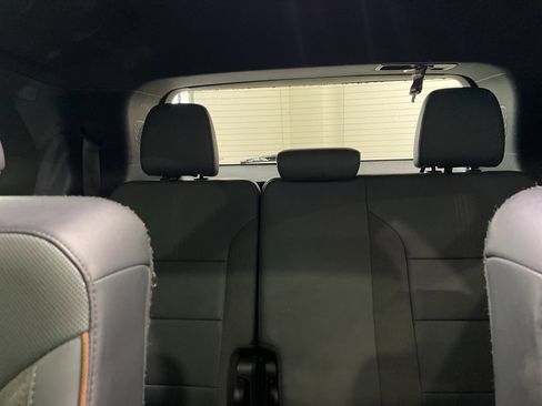 Used 2025 GMC Acadia AT4 w/ Luxury Package image 8