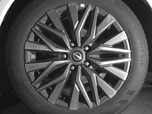 Used 2025 Nissan Altima 2.5 SV FWD image 14