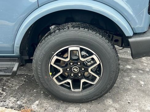 New 2025 Ford Bronco Outer Banks image 8