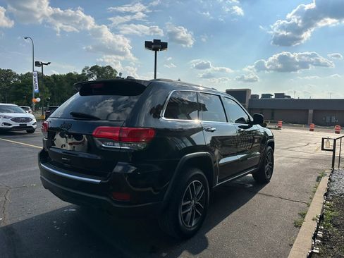 Used 2018 Jeep Grand Cherokee Limited AWD/4WD image 4