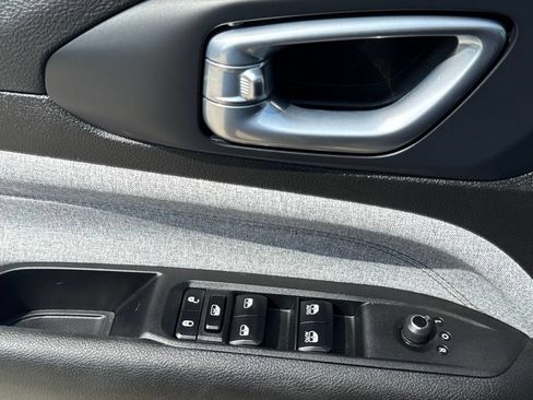 Used 2023 Jeep Compass Latitude AWD/4WD image 19