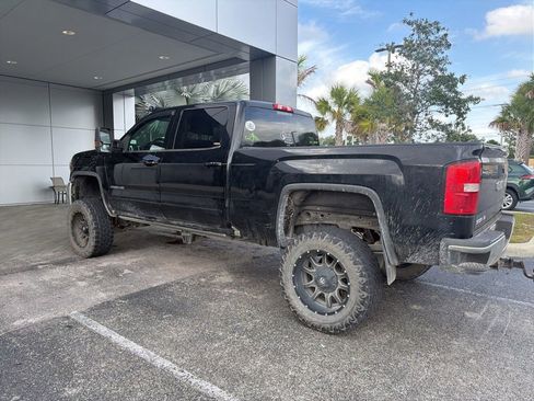Used 2018 GMC Sierra 2500 SLE w/ Suspension Package, Off-Road AWD/4WD image 4