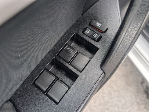 Used 2016 Toyota Corolla LE FWD image 14