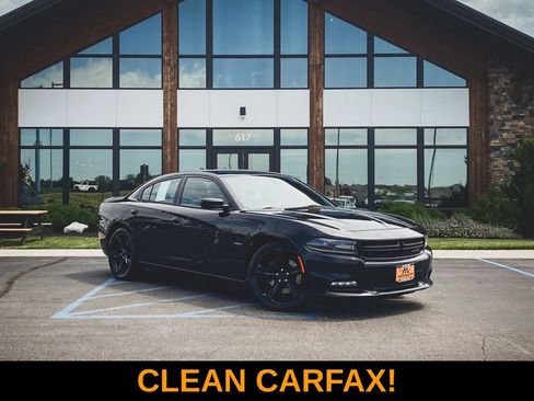 Used 2018 Dodge Charger R/T RWD image 1