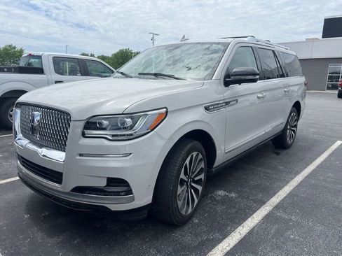 Used 2023 Lincoln Navigator L Reserve AWD/4WD image 3