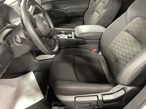 Used 2024 Nissan Pathfinder S image 9