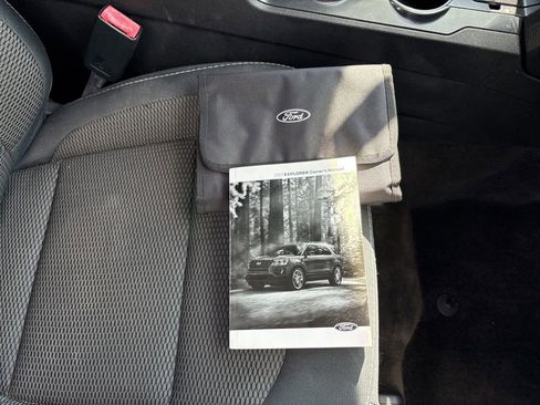 Used 2017 Ford Explorer XLT image 43