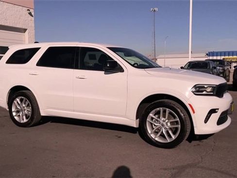 Used 2024 Dodge Durango GT image 3