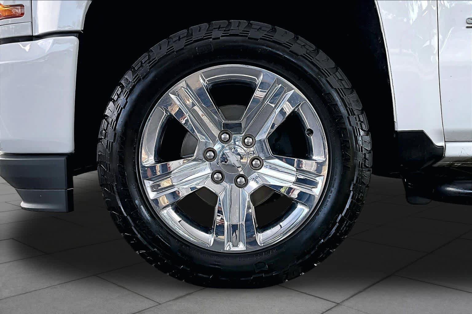 Used 2017 Chevrolet Silverado 1500 Custom w/ Custom Convenience Package RWD image 11