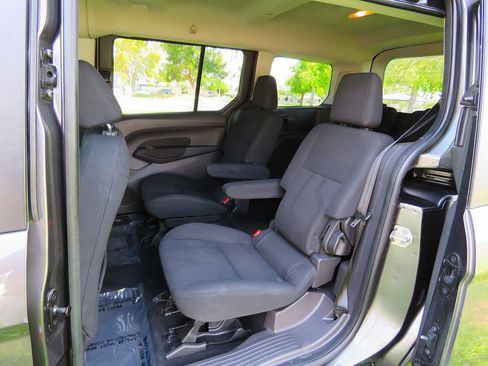 Used 2016 Ford Transit Connect XLT image 5