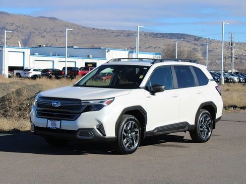 Used 2025 Subaru Forester Limited image 8