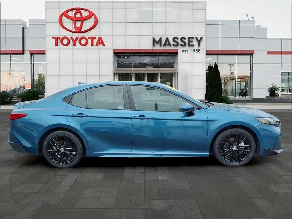 Used 2025 Toyota Camry SE FWD image 2