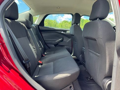 Used 2017 Ford Focus SE w/ Cold Weather Package FWD image 17