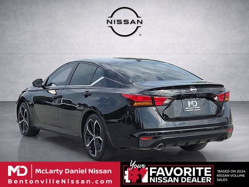 Used 2025 Nissan Altima 2.5 SR w/ SR Premium Package FWD image 4
