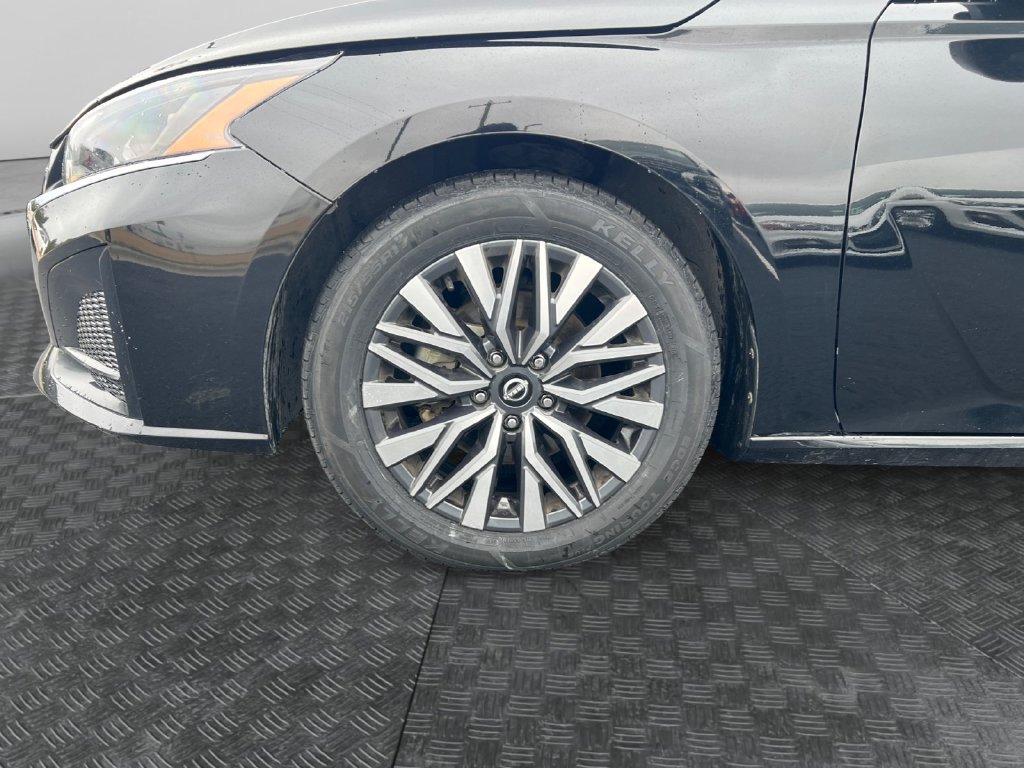 Used 2024 Nissan Altima 2.5 SV FWD image 23