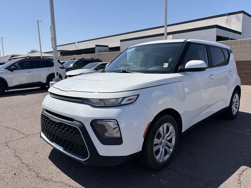 Certified 2022 Kia Soul LX FWD image 4