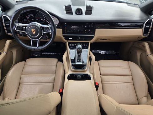 Used 2022 Porsche Cayenne Coupe w/ Premium Package AWD/4WD image 12