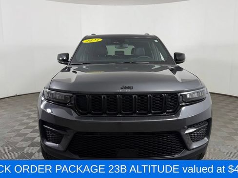 Used 2023 Jeep Grand Cherokee Altitude AWD/4WD image 2