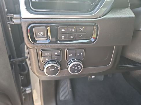 Used 2025 GMC Yukon Denali AWD/4WD image 17