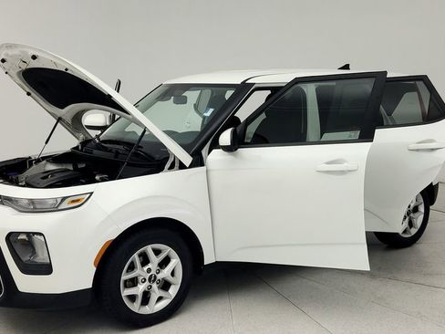 Used 2022 Kia Soul LX w/ Technology Package FWD image 11
