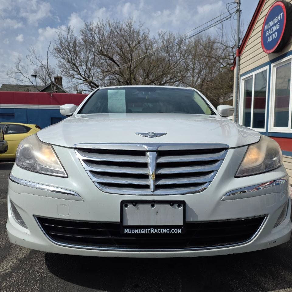 Used 2013 Hyundai Genesis 3.8 RWD image 3