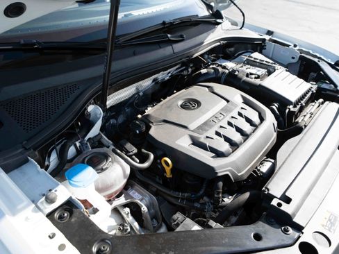 Used 2024 Volkswagen Tiguan SEL R-Line image 33