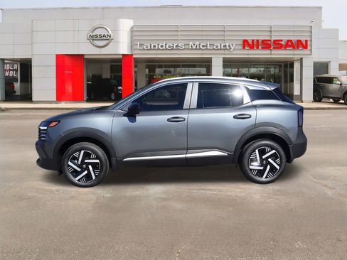 New 2026 Nissan Kicks SV image 6