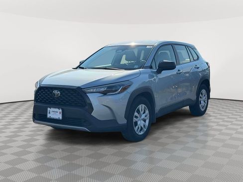 Used 2024 Toyota Corolla Cross L AWD/4WD image 3