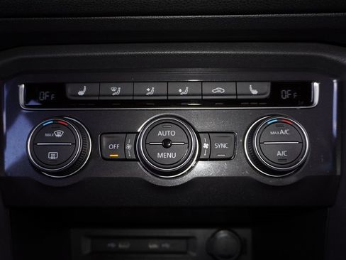 Used 2021 Volkswagen Tiguan SE R-Line image 18