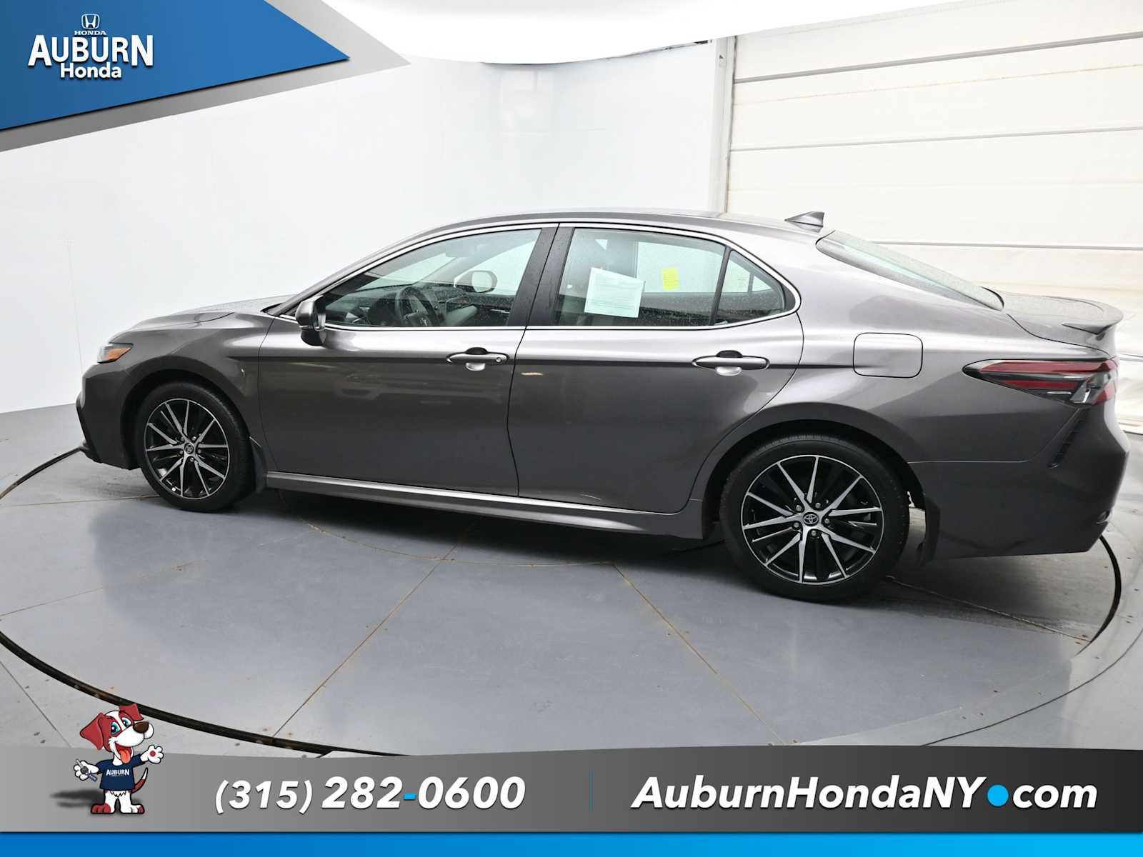 Used 2024 Toyota Camry SE AWD/4WD image 17