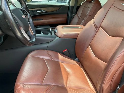 Used 2019 Cadillac Escalade Premium Luxury AWD/4WD image 5