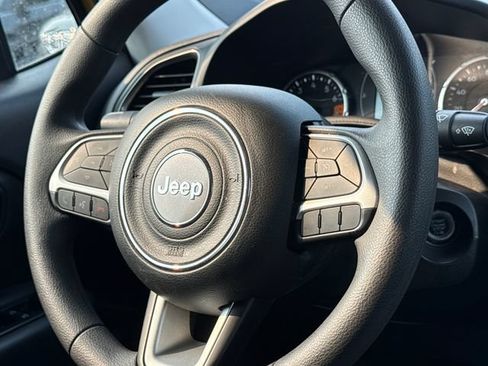 Used 2023 Jeep Renegade Latitude AWD/4WD image 12
