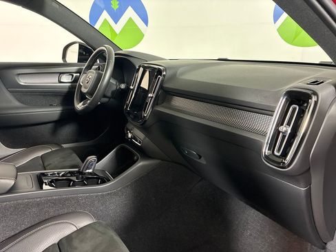 Used 2021 Volvo XC40 T5 R-Design w/ Advanced Package image 30
