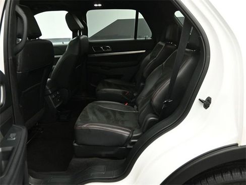 Certified 2018 Ford Explorer XLT w/ Equipment Group 202A image 21