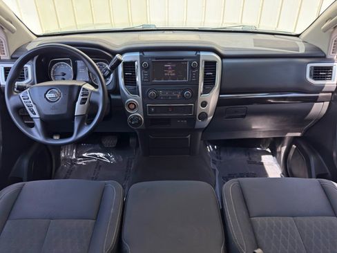 Used 2019 Nissan Titan SV AWD/4WD image 11