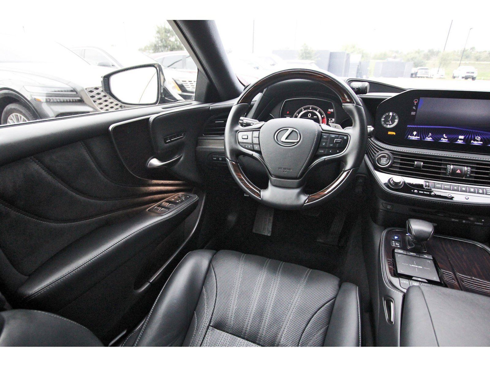 Used 2021 Lexus LS 500 w/ Interior Upgrade Package RWD image 10
